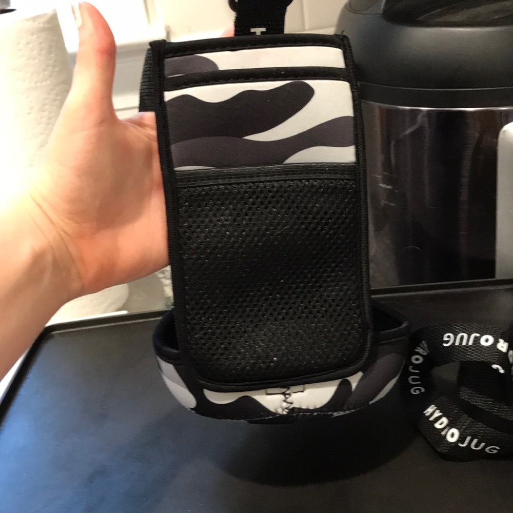 Hydrojug carrier